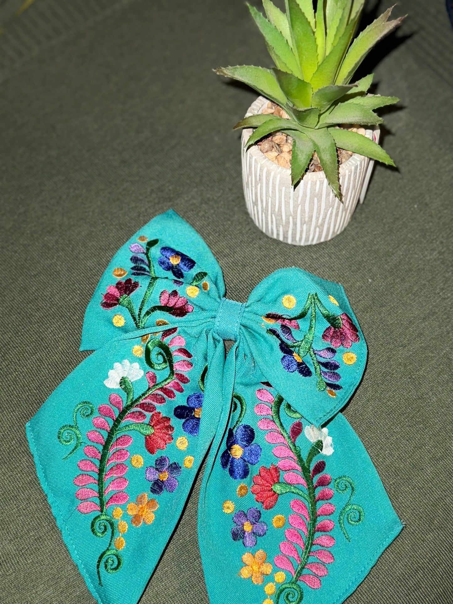 Moñitos Bordados