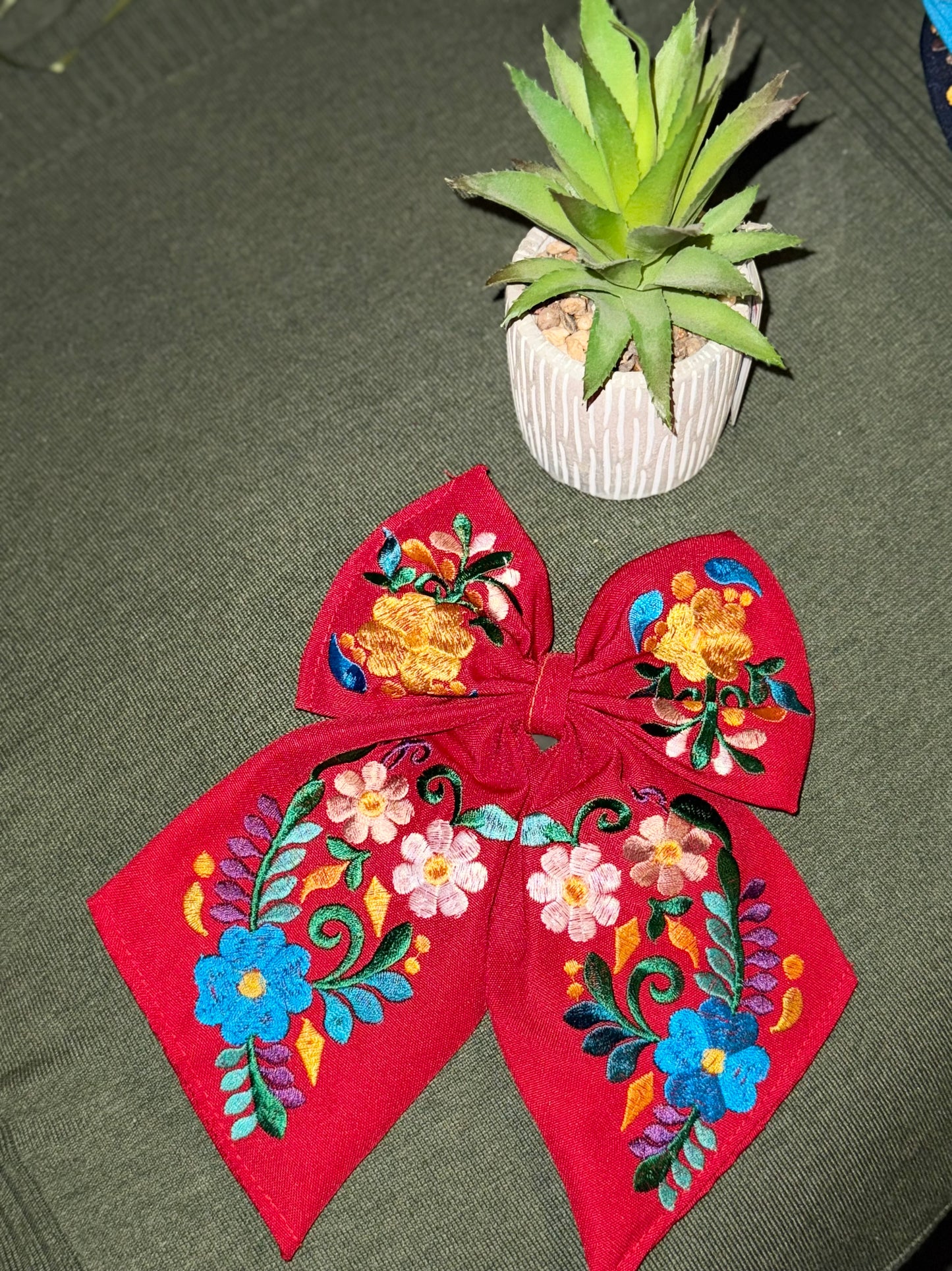 Moñitos Bordados