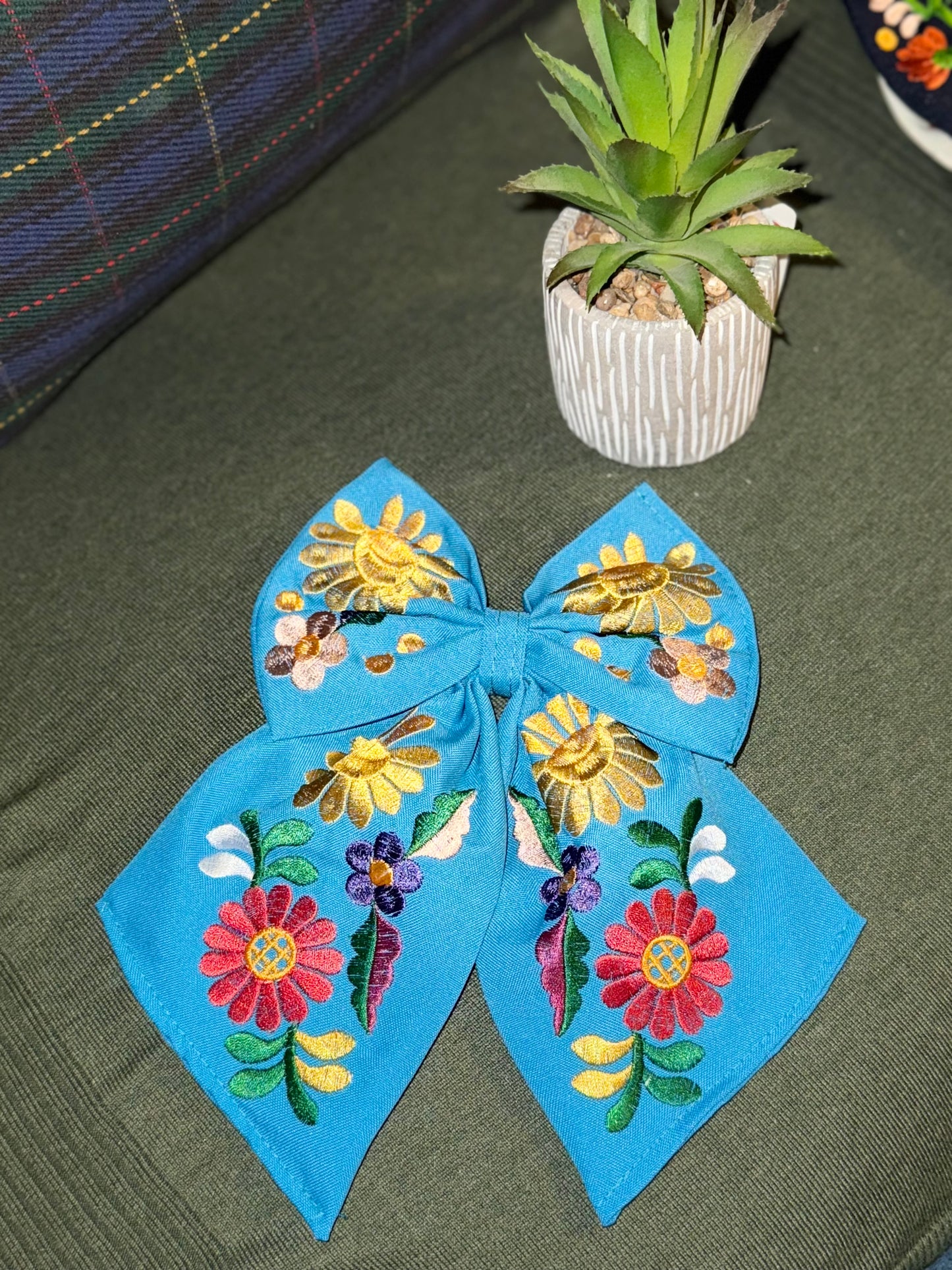 Moñitos Bordados