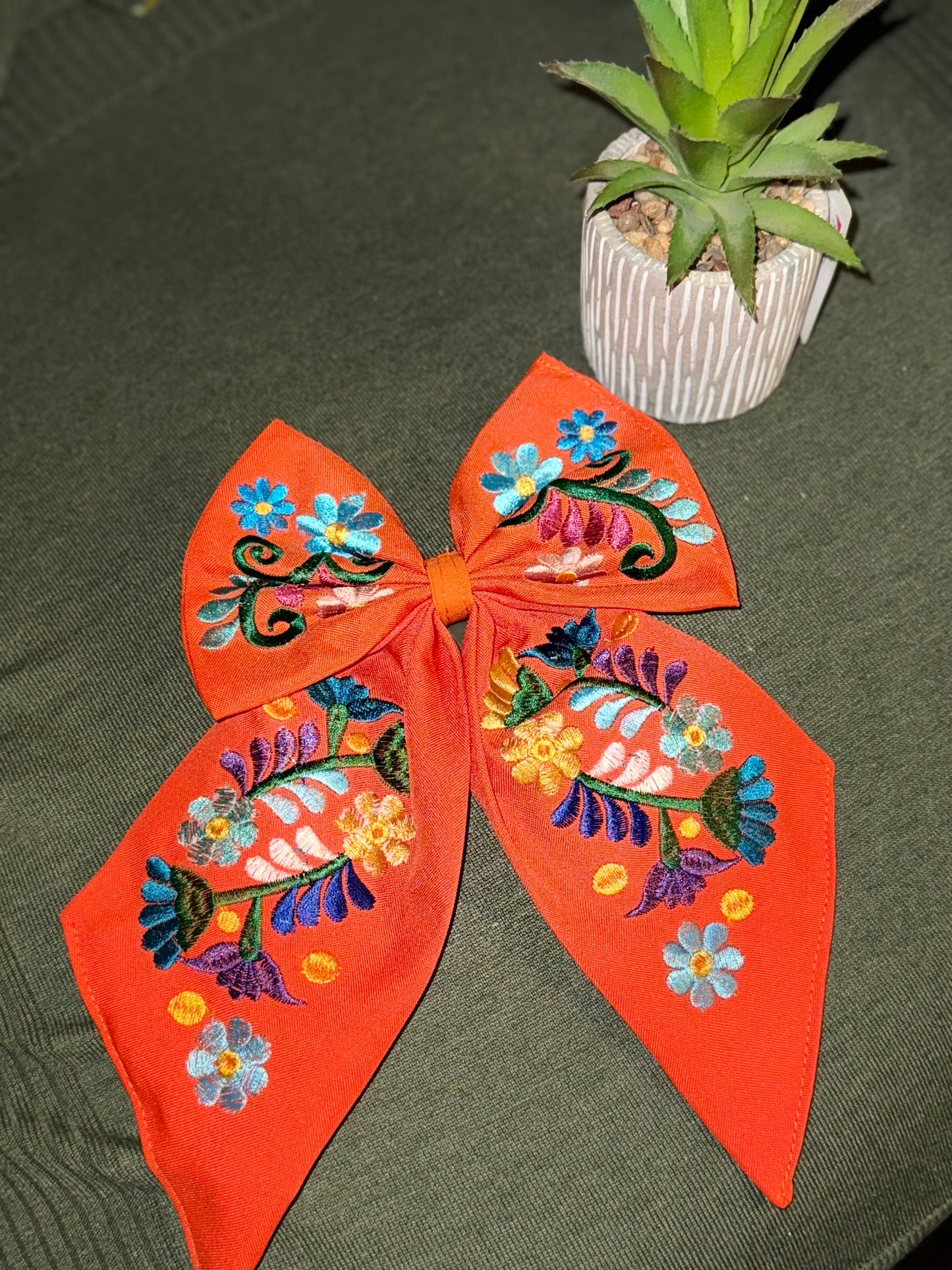 Moñitos Bordados