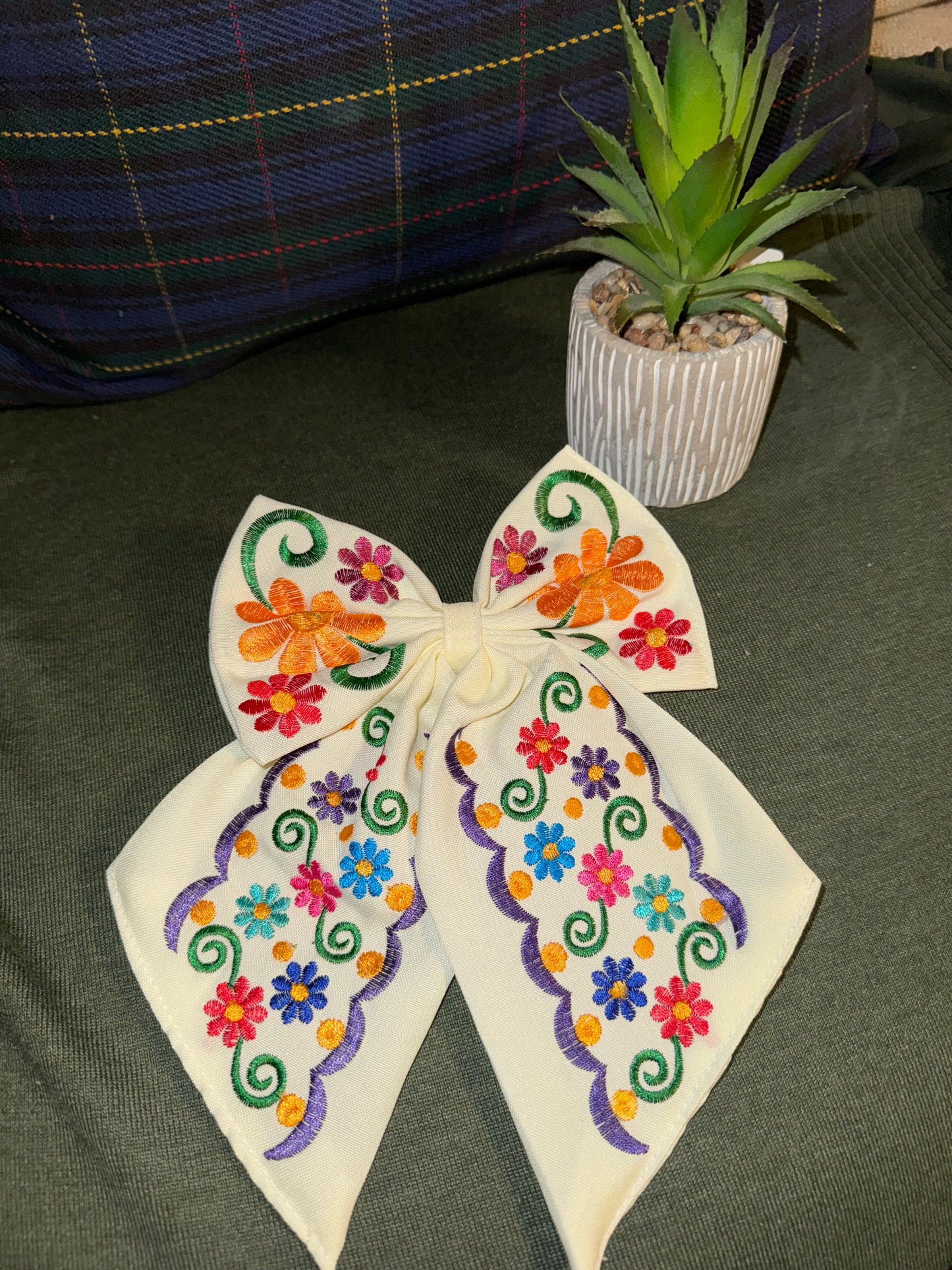 Moñitos Bordados
