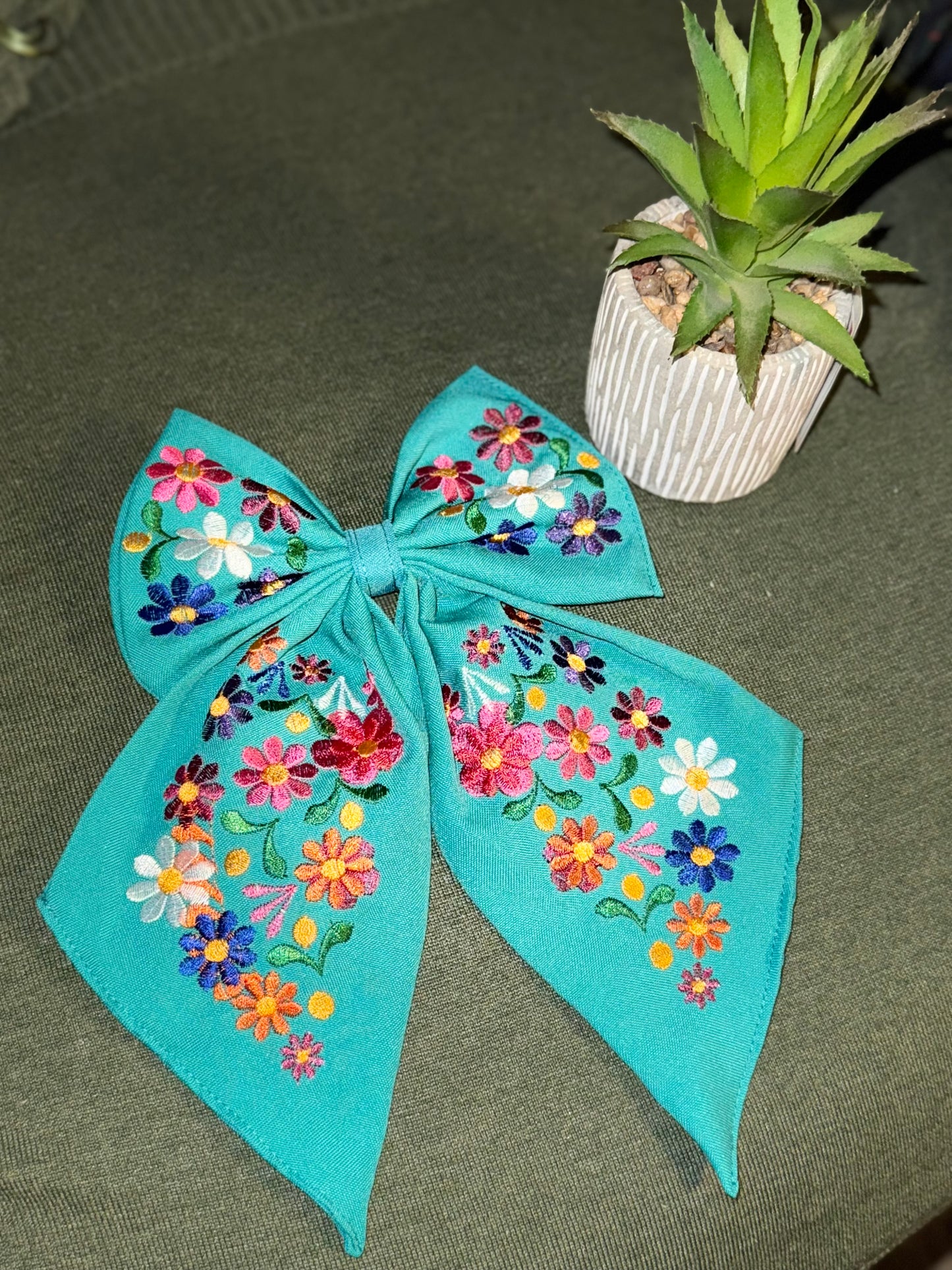 Moñitos Bordados
