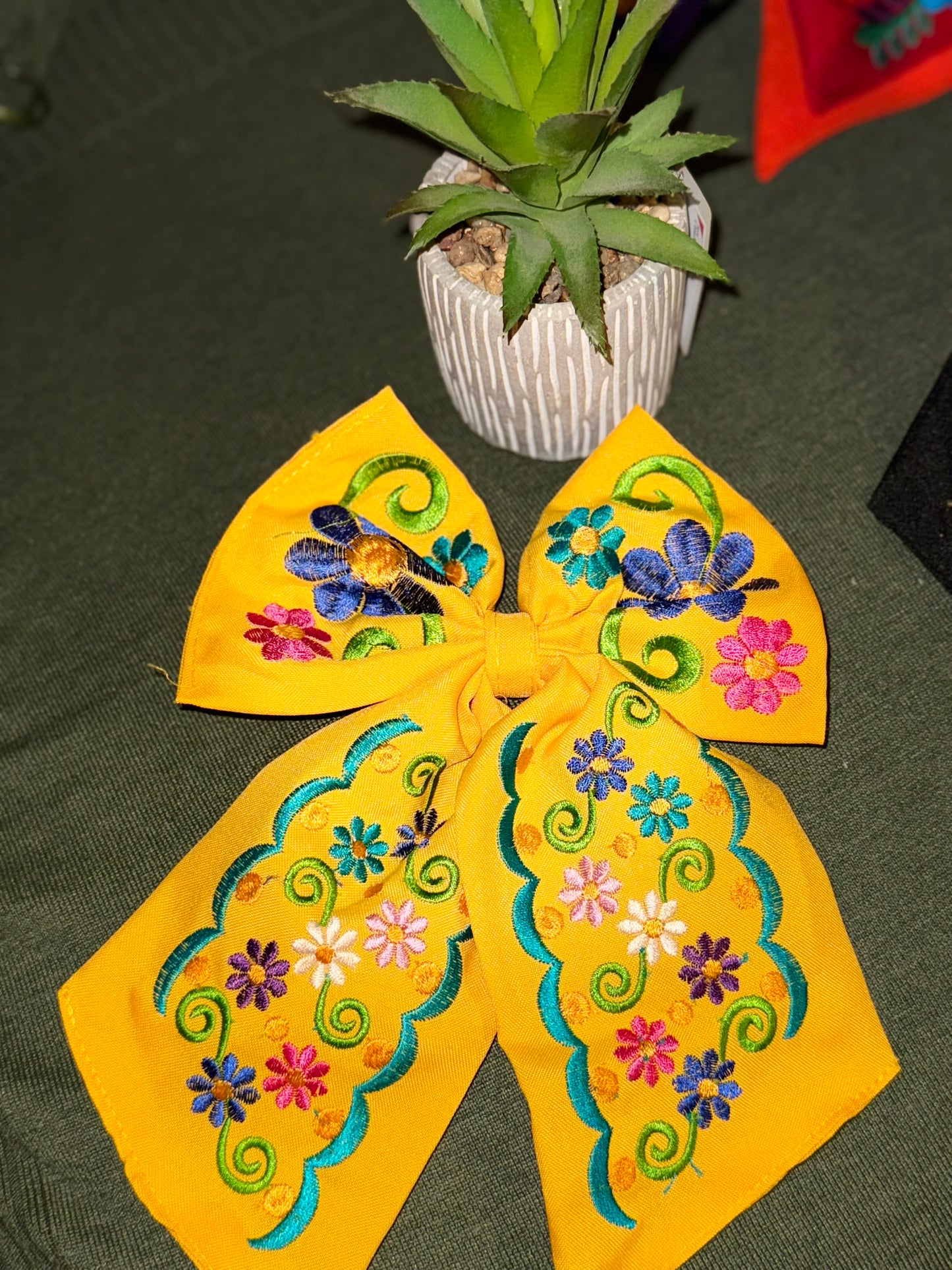 Moñitos Bordados