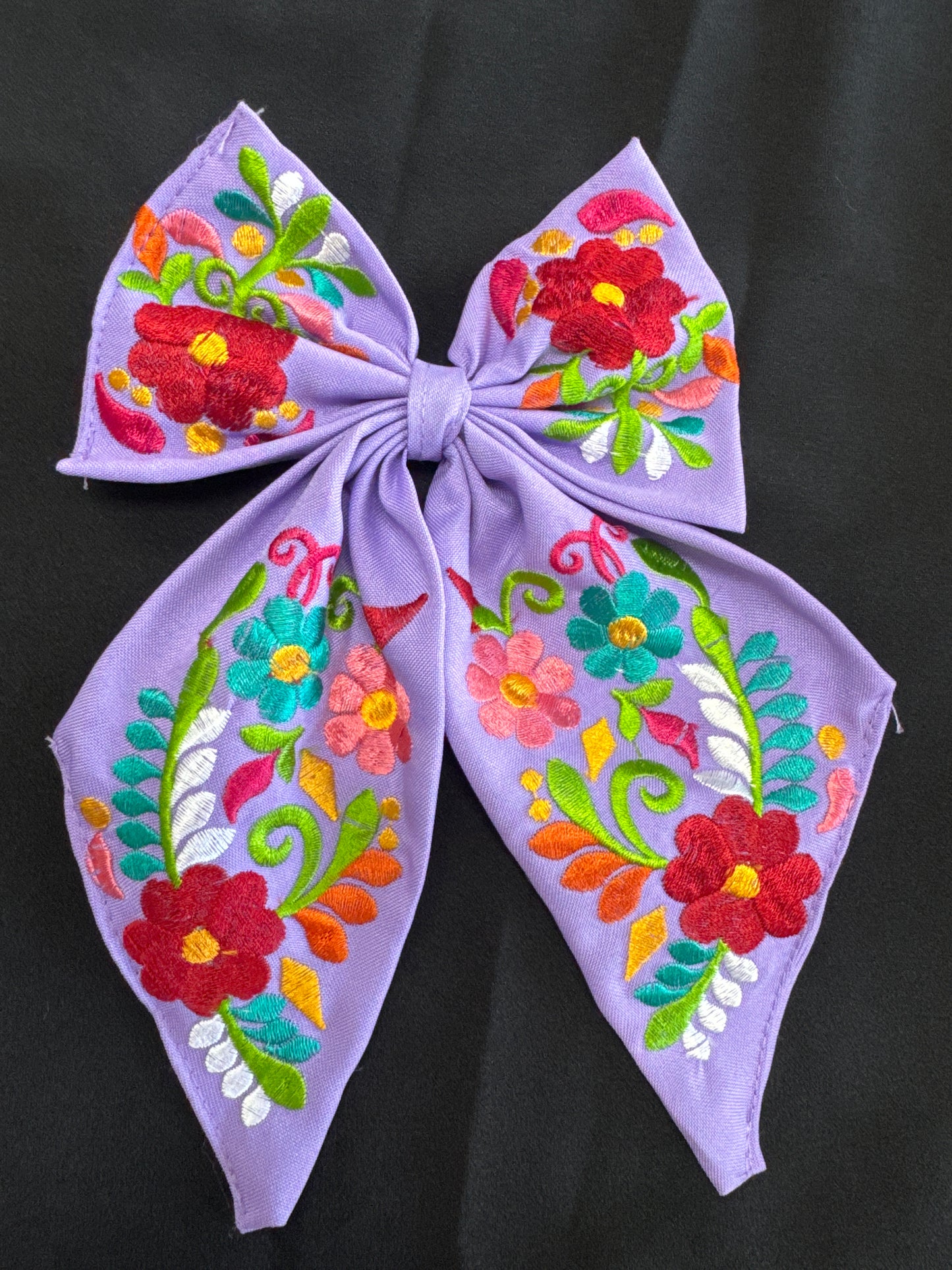Moñitos Bordados