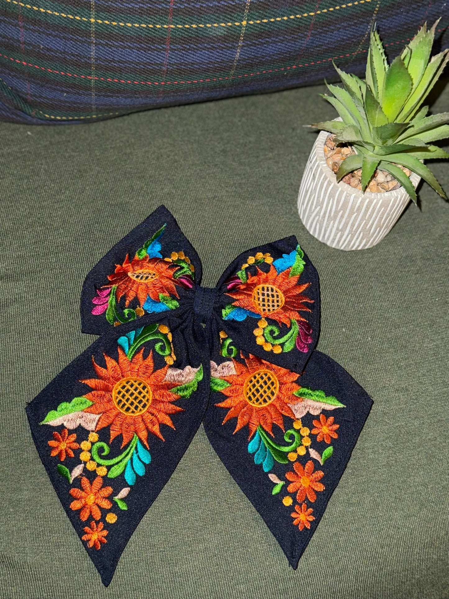 Moñitos Bordados