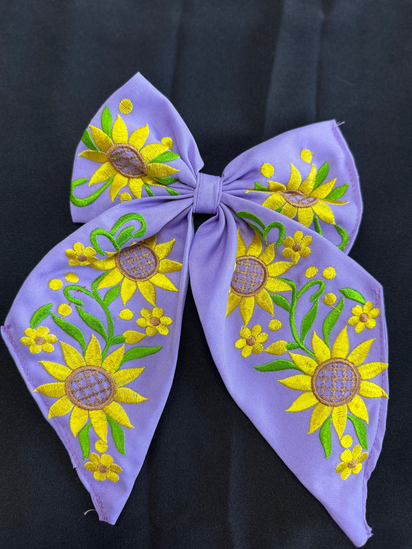Moñitos Bordados