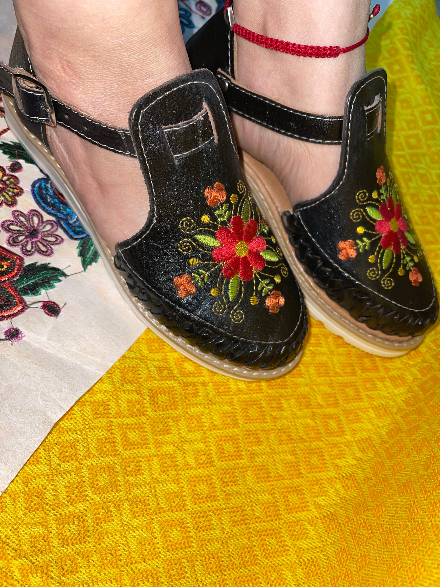 Florecita Embroidery Huaraches