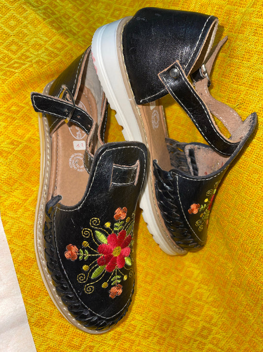 Florecita Embroidery Huaraches